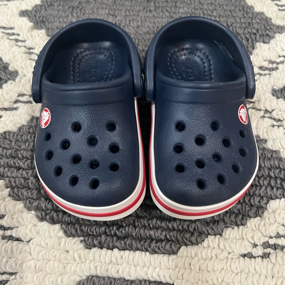 CROCS NWT Toddler 4 Blue Water Shoes with Ventilated Design